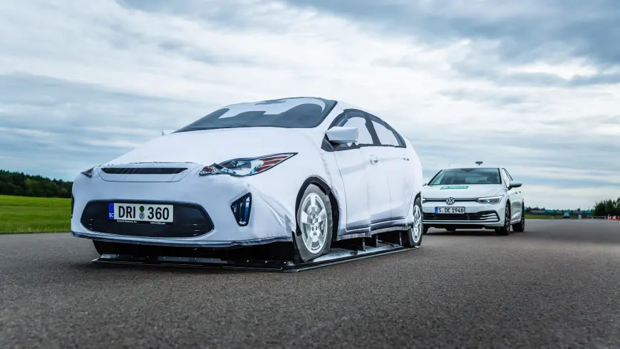 Testautos auf Teststrecke