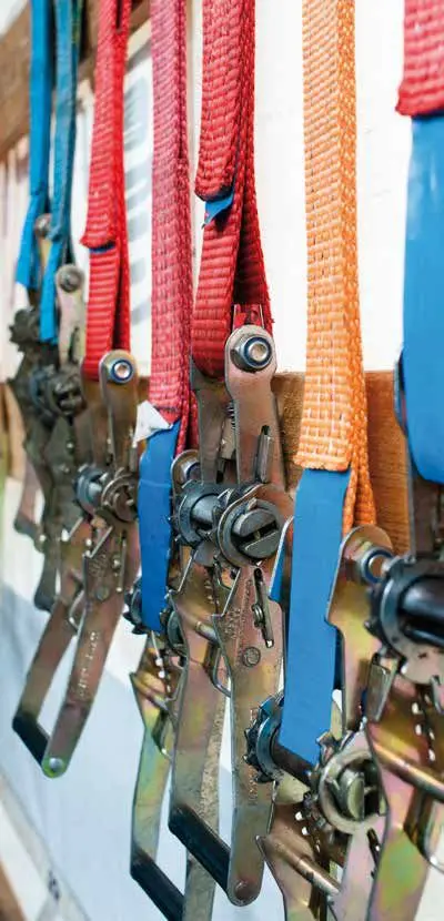 Gelbe Gurte zur Ladungssicherung