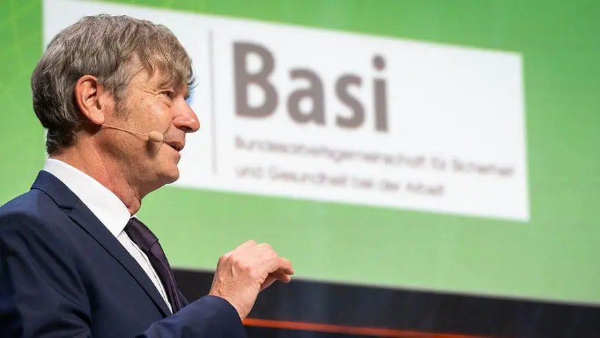 Portrait von Dr. Christian Felten // Geschäftsführer der Bundesarbeitsgemeinschaft für Sicherheit und Gesundheit bei der Arbeit (Basi)