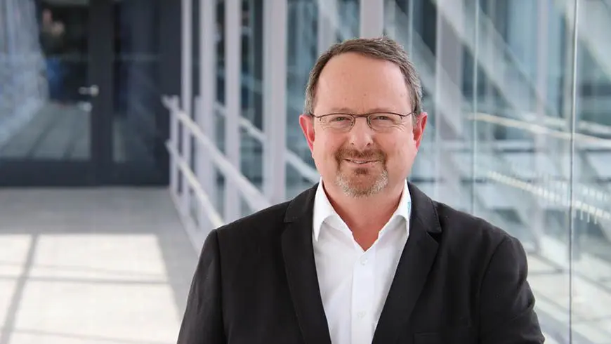 Portrait von STEFAN METZLER: Produktmanager im Bereich Arbeitsschutz bei DEKRA