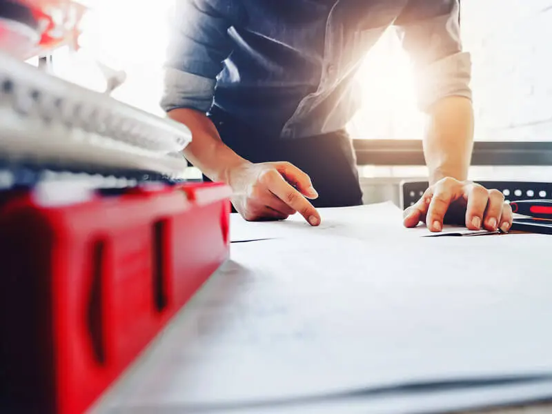 Ingeniuer bei der Arbeit Ingeniuer bei der Arbeit