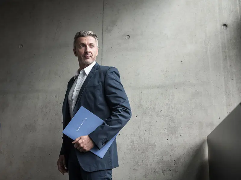 Person in Businesskleidung