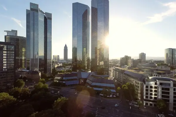 Skyline Ausblick im Sonnenlicht