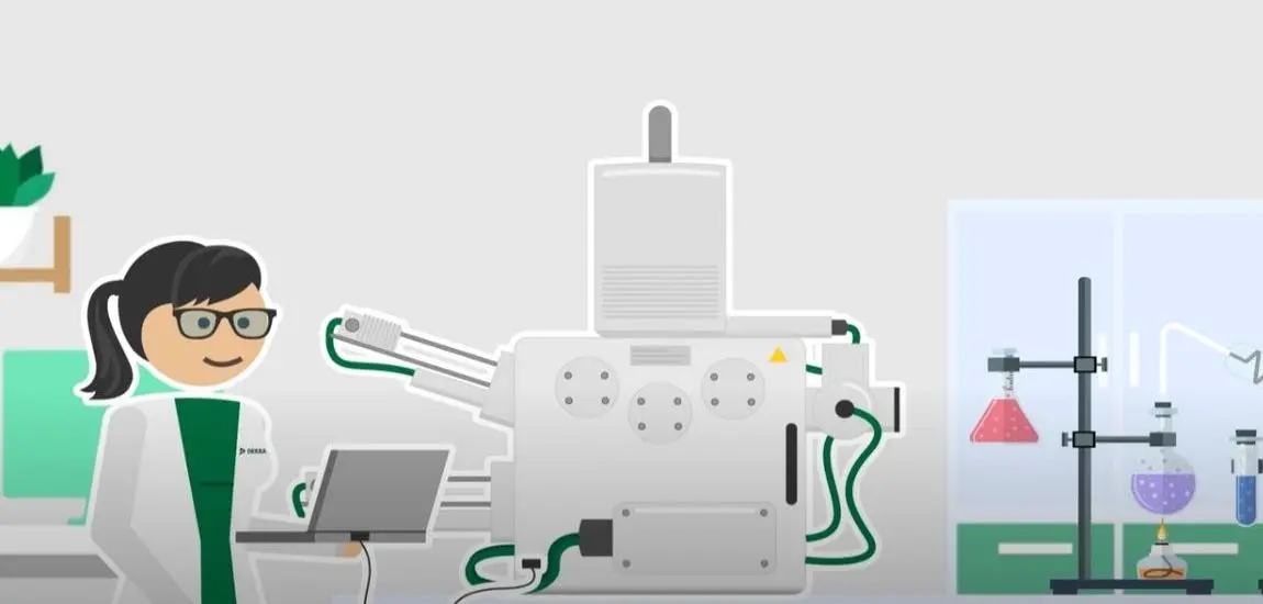 DEKRA Expertin im Labor