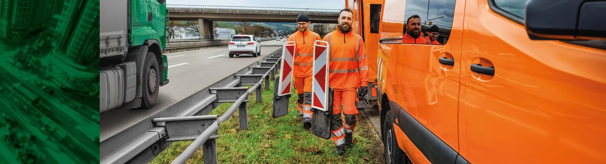 Zwei Straßenbau-Mitarbeiter neben der Autobahn