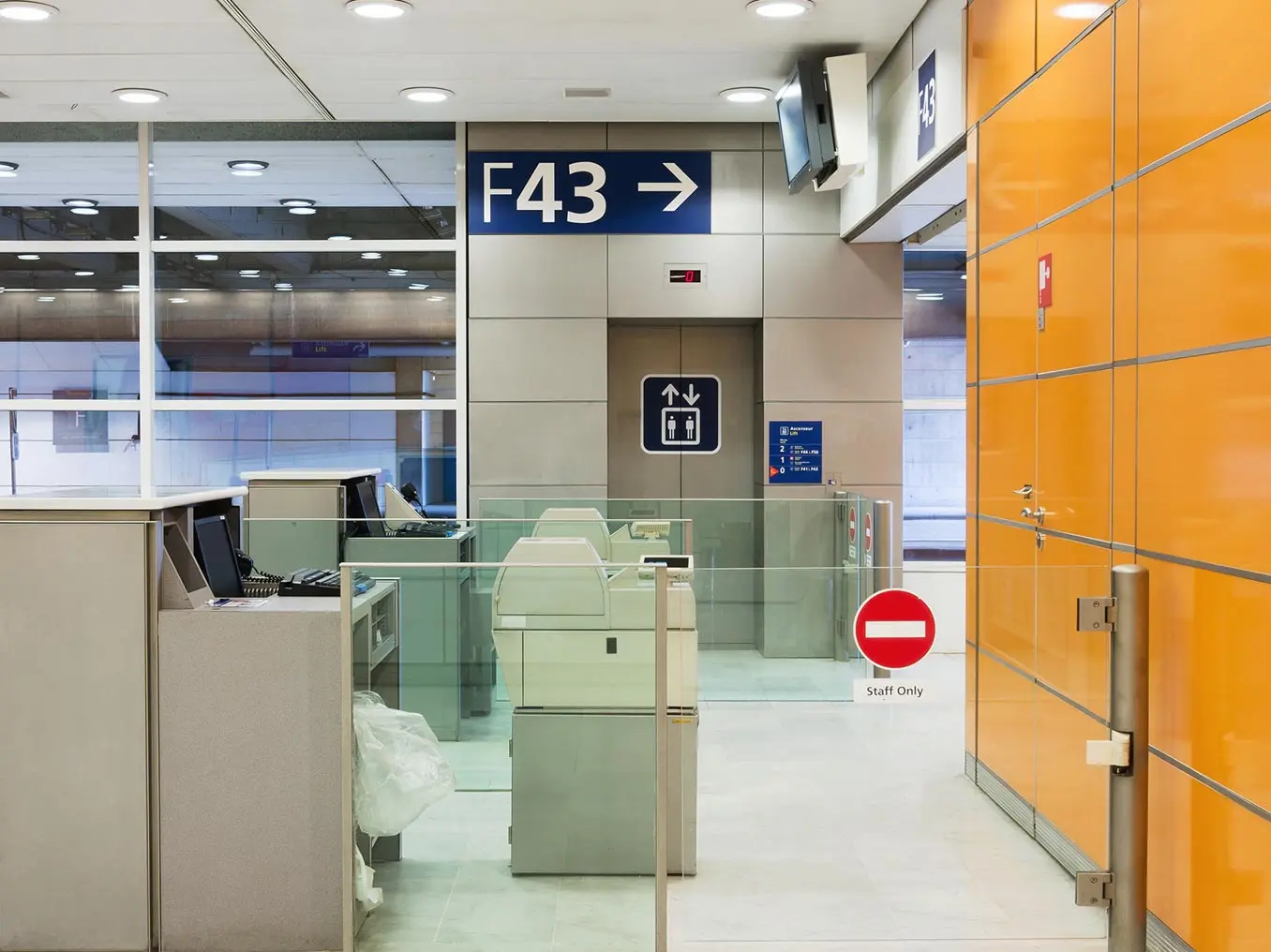 Zugang und Sicherheitskontrollen