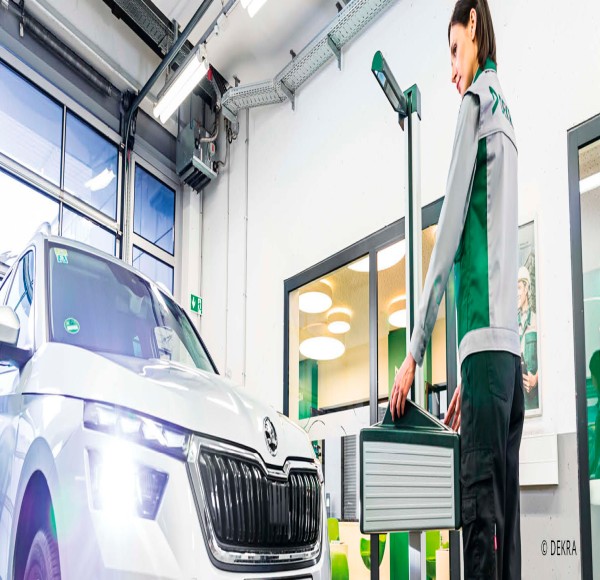 DEKRA worker checking the correct setting of all lights on the vehicle