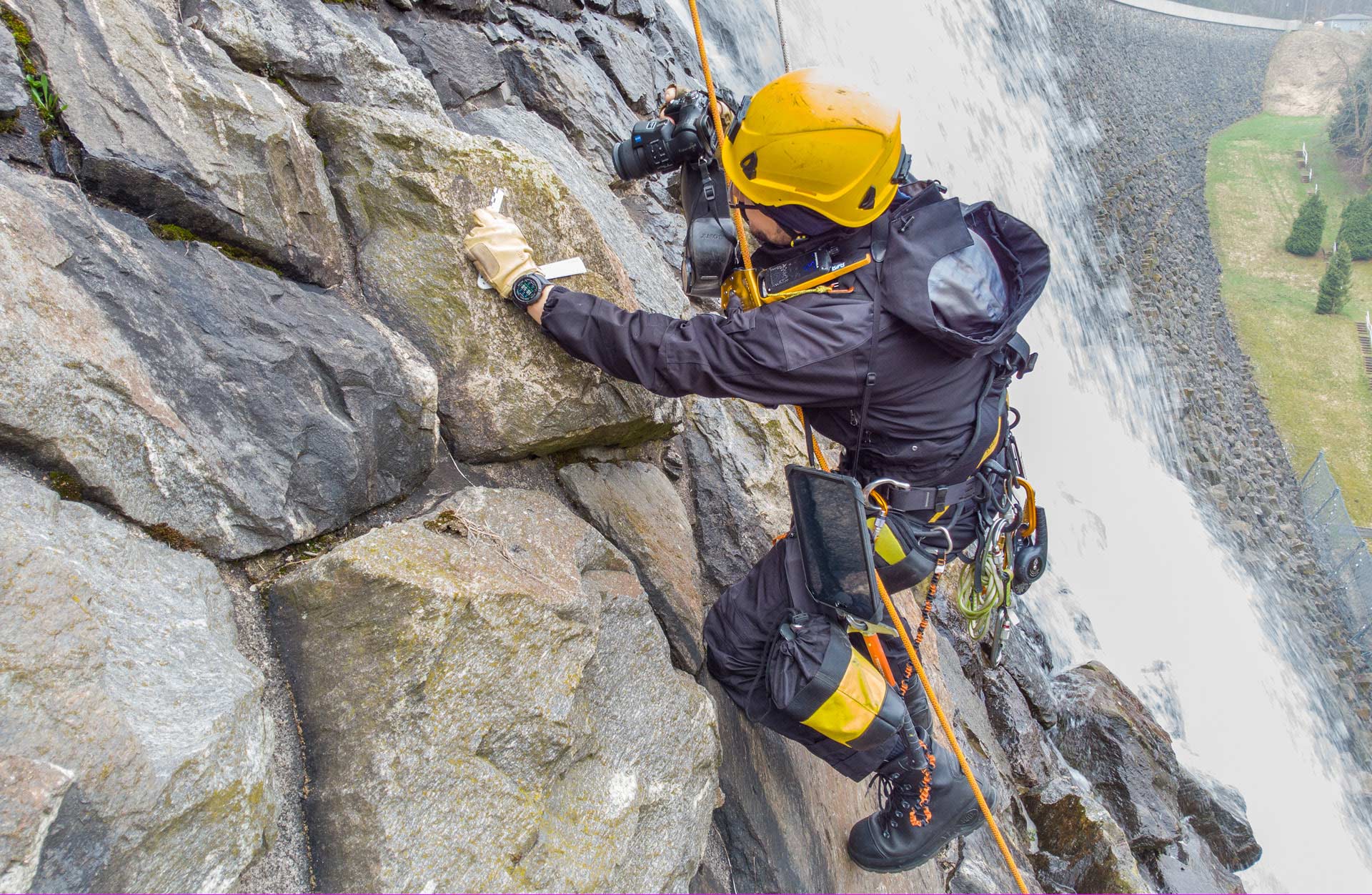 Underwater and in the air – Safety inspection at the dam