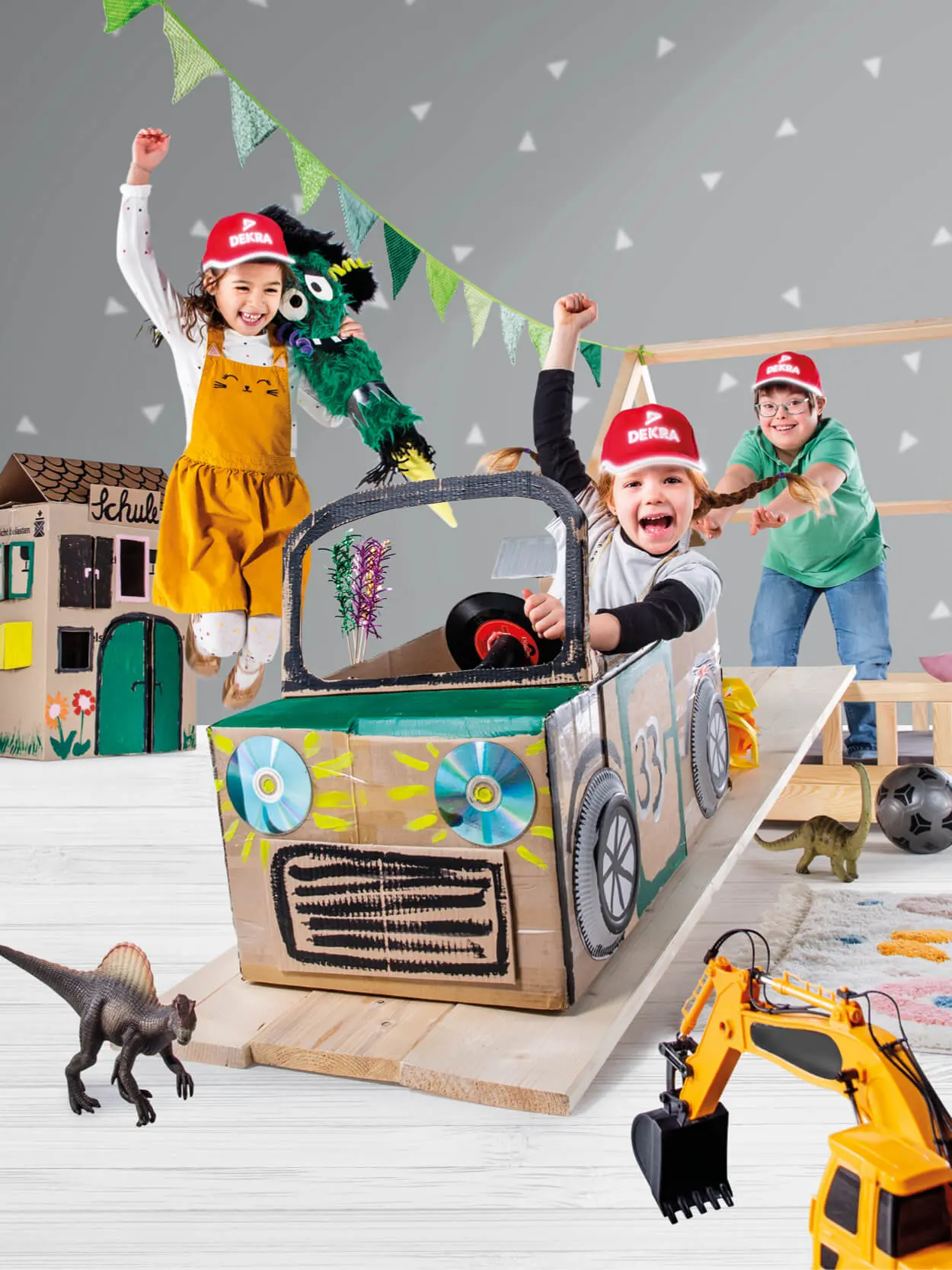 Kinder spielen und sind glücklich - Titelbild der DEKRA Kinderkappen-Aktion.  