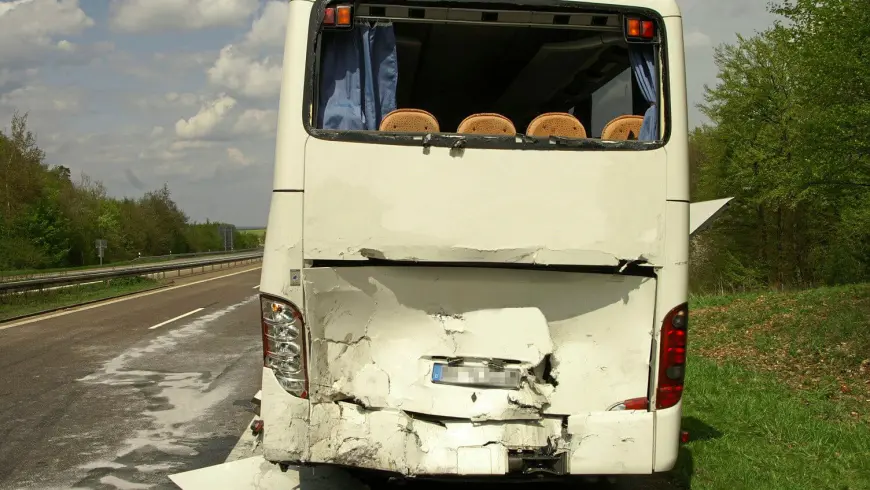 Parte trasera del autobús después del accidente