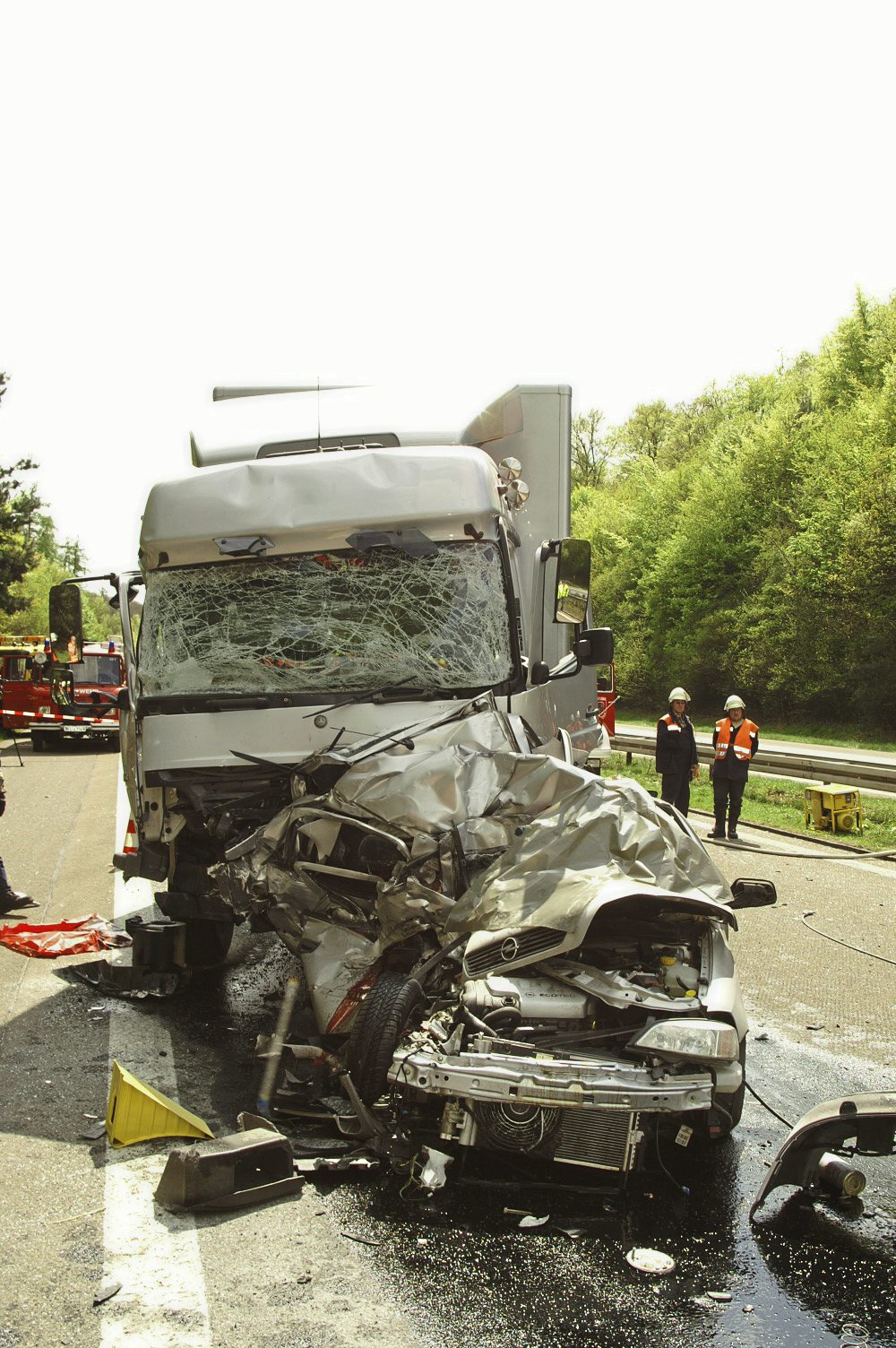 Posizione finale di camion e auto