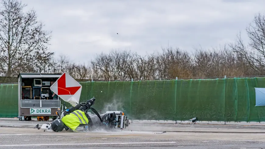 Crash test with plastic post