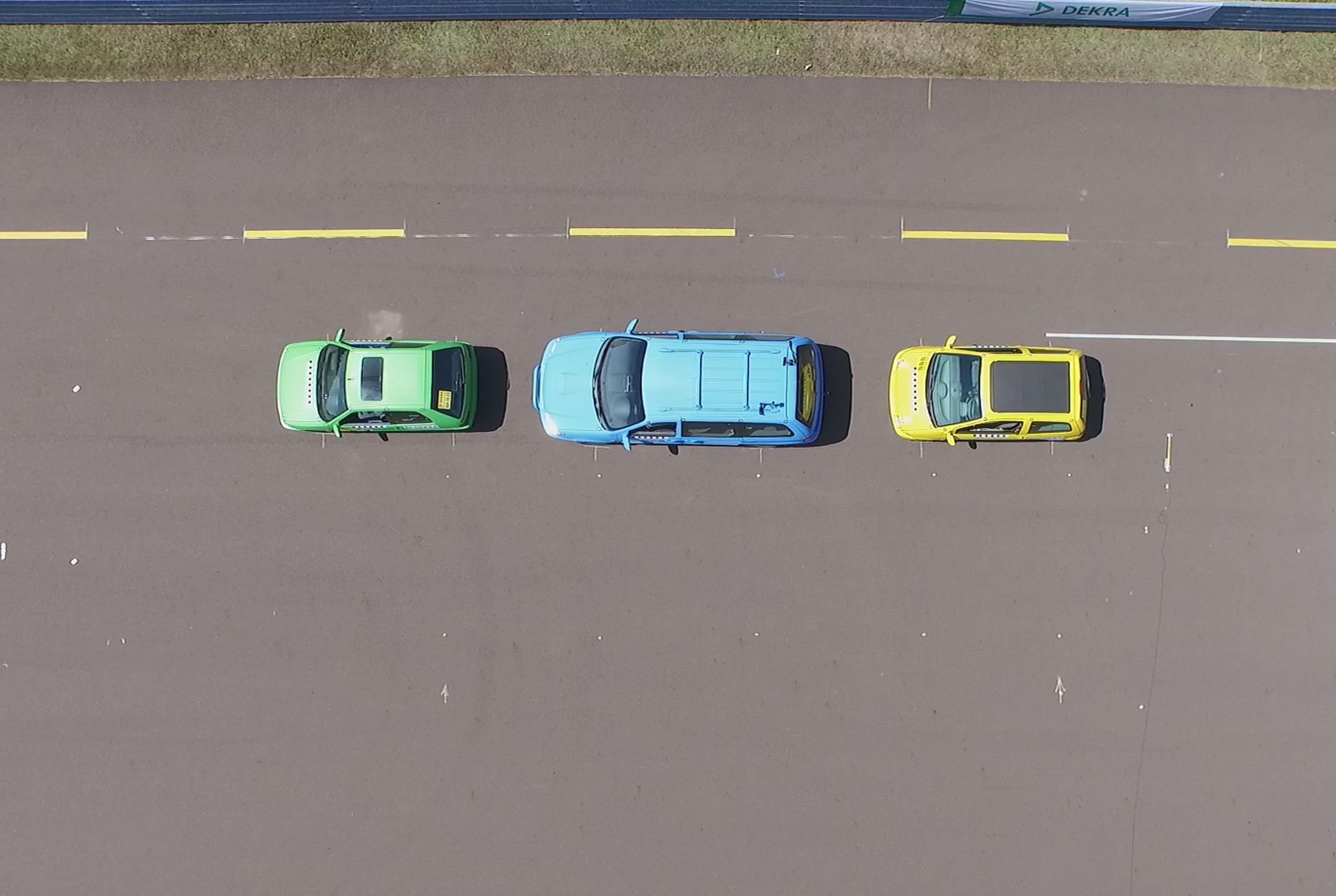 Accident examples crash test - Initial position of the vehicles. Three cars represent the back of a traffic jam.