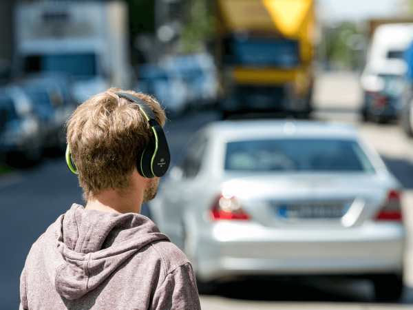 La peligrosa razón por la que no deberías comprar audífonos
