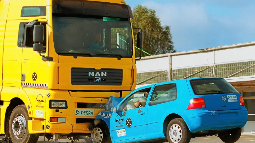 Accident examples - head-on collision between an trailer truck and a car.