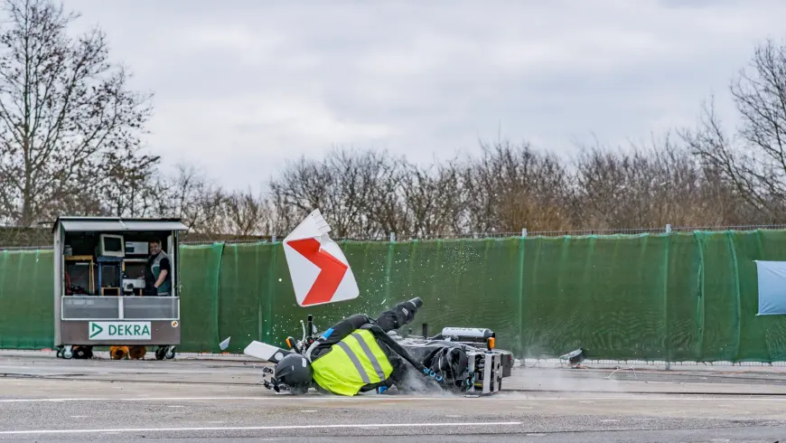 Crash test with plastic post
