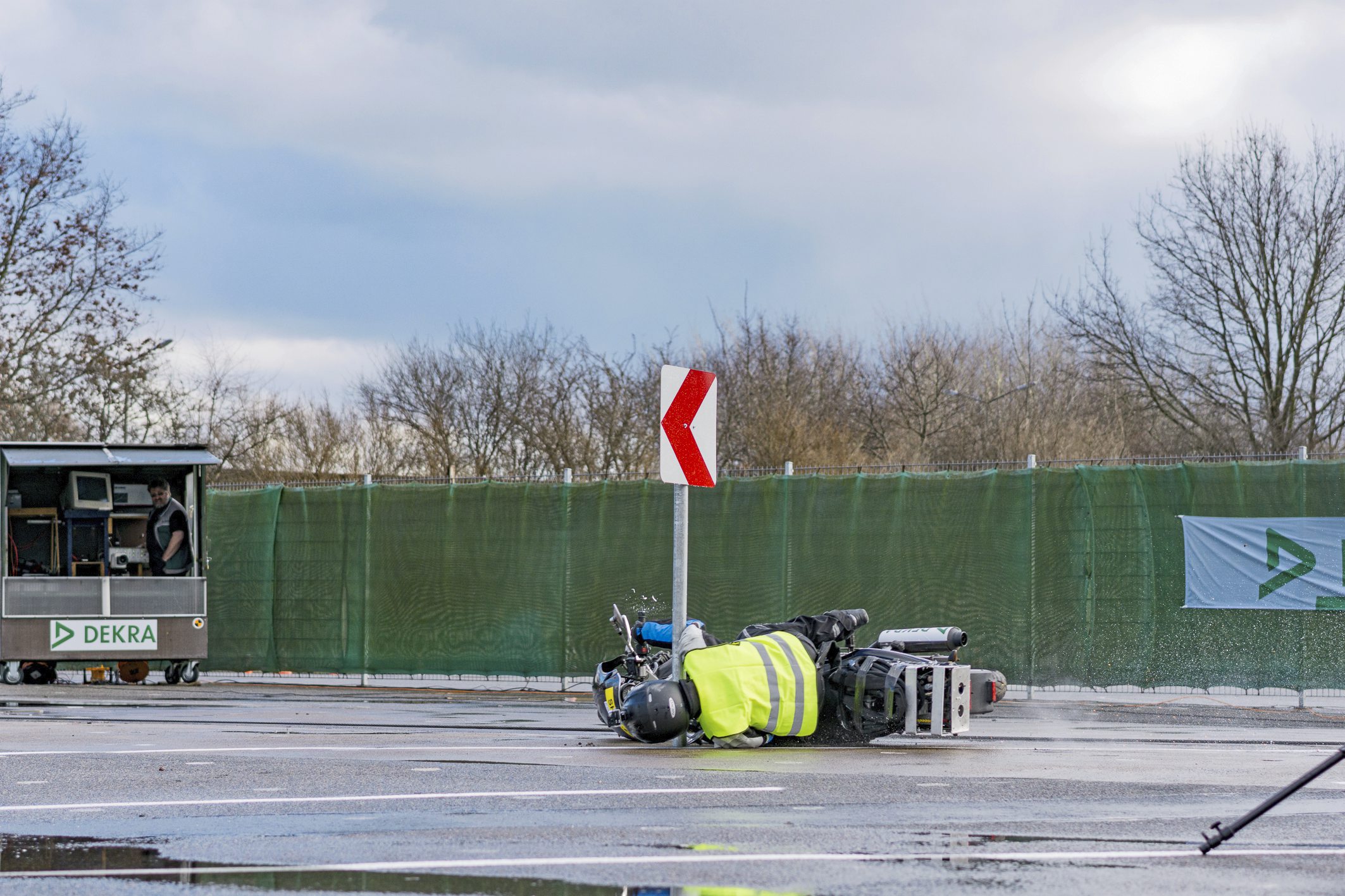 Poteau en acier pour l’essai de collision