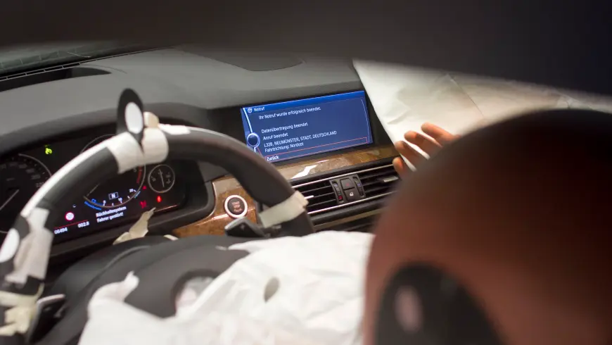 Accident examples - display of eCall inside the car