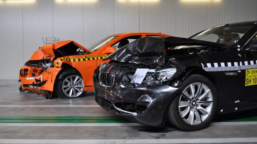 Accident examples - comparison of the different resulting damage between the orange and the black BMW