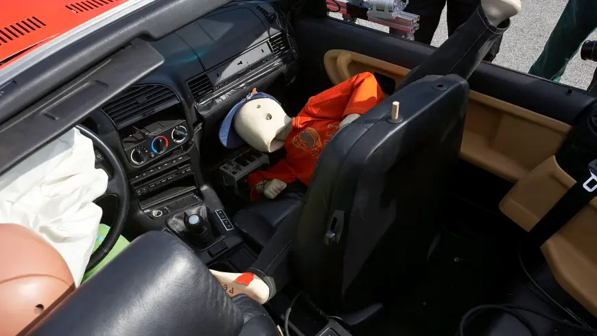 Exemples d'accident - Position finale de l‘enfant factice (mannequin)