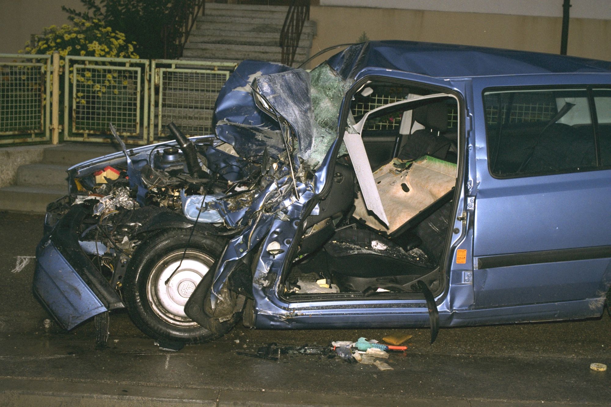 Unfallbeispiele - Beschädigung PKW Motorraum und Fahrgastzelle