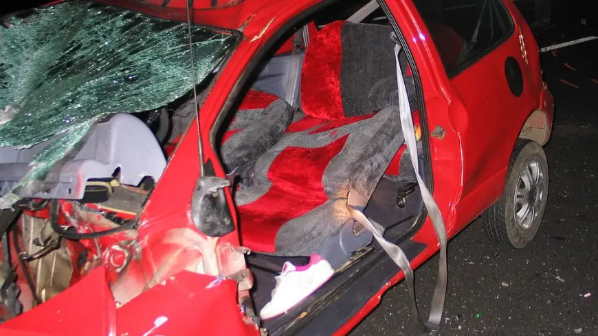 Unfallbeispiele - beschädigtes Unfallfahrzeug Renault Twingo