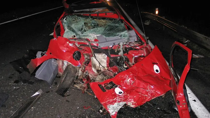 Unfallbeispiele - beschädigtes Unfallfahrzeug Renault Twingo