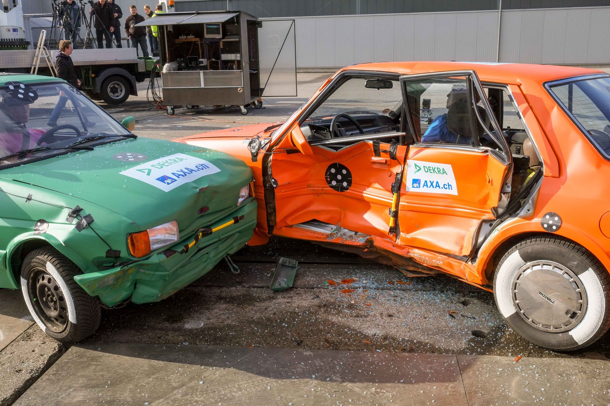 Exemples d'accident - Les deux véhicules du crash-test ont été endommagés.