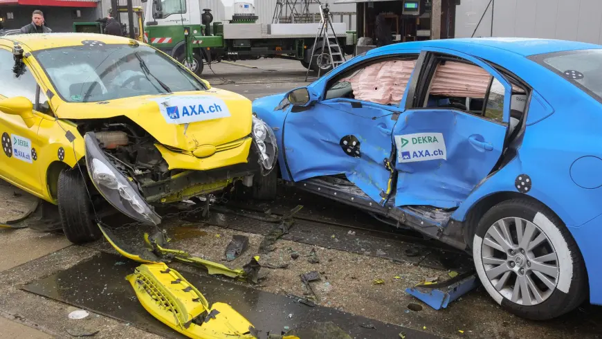 Exemples d'accident - Véhicule accidenté endommagé Mazda