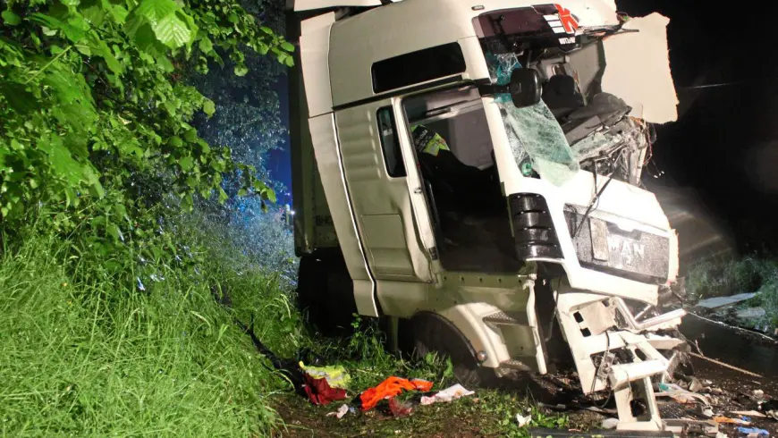 Dommages sur le camion venant en sens inverse