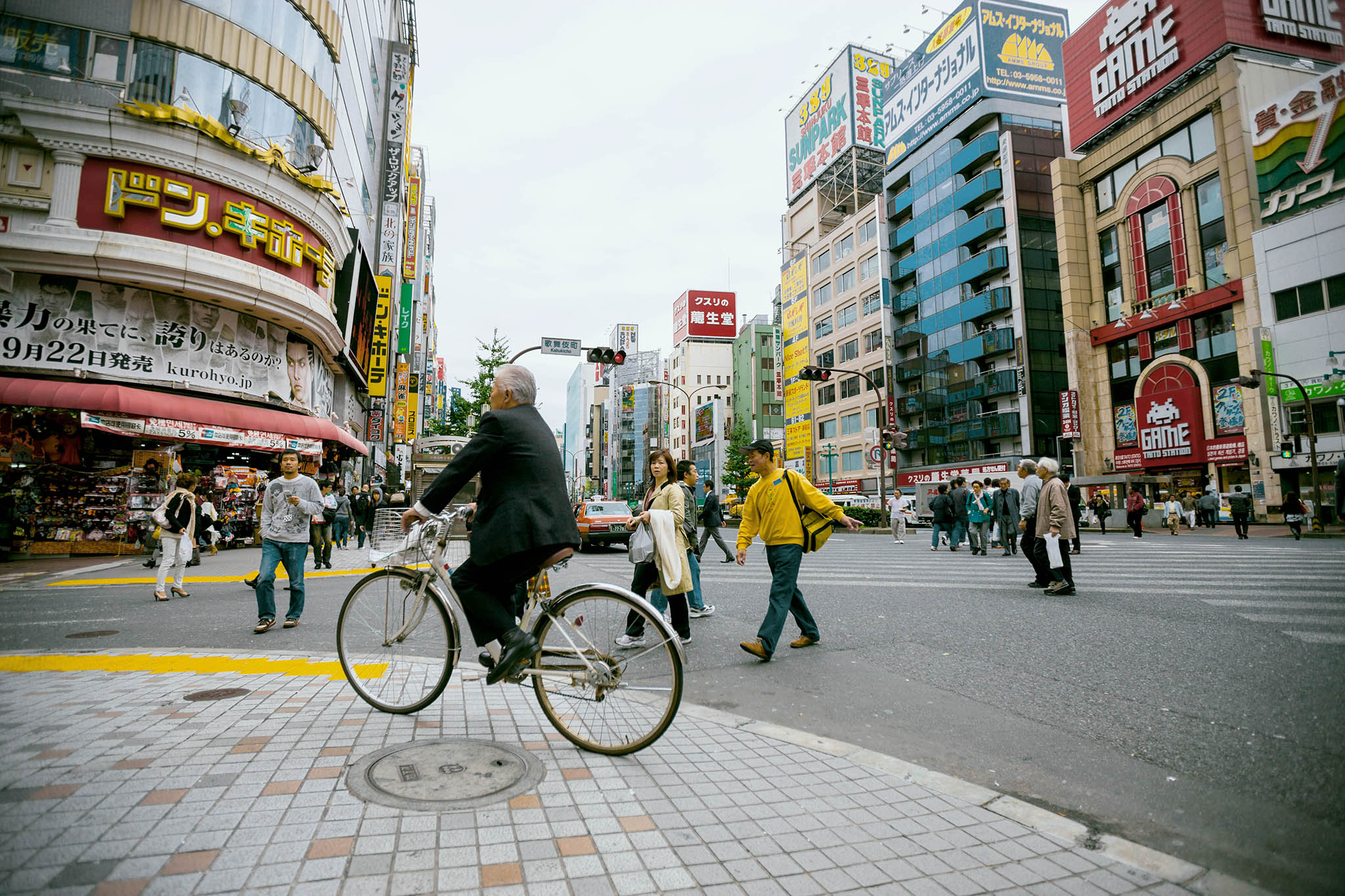 Personnes âgées à bicyclette Personnes âgées à bicyclette
