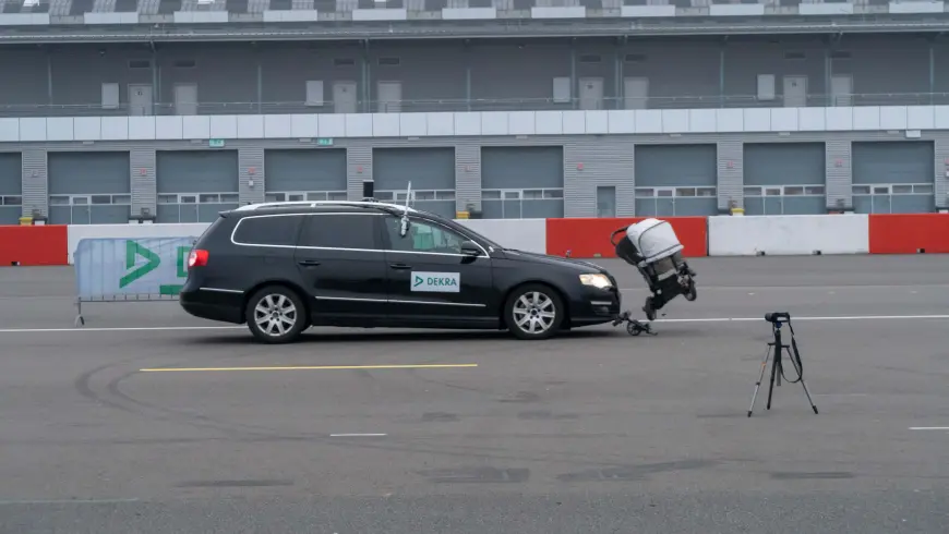 DEKRA Crash-Test Pram