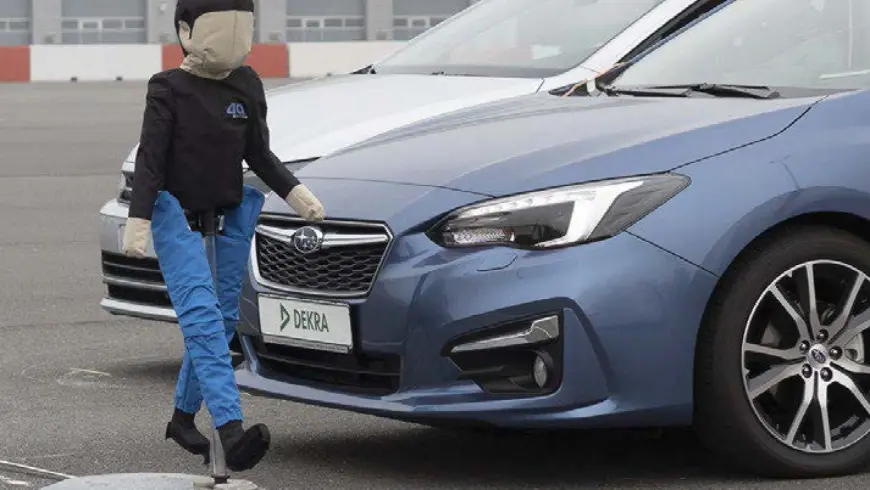 Teste de colisão DEKRA Sistemas automáticos de assistência à frenagem de emergência