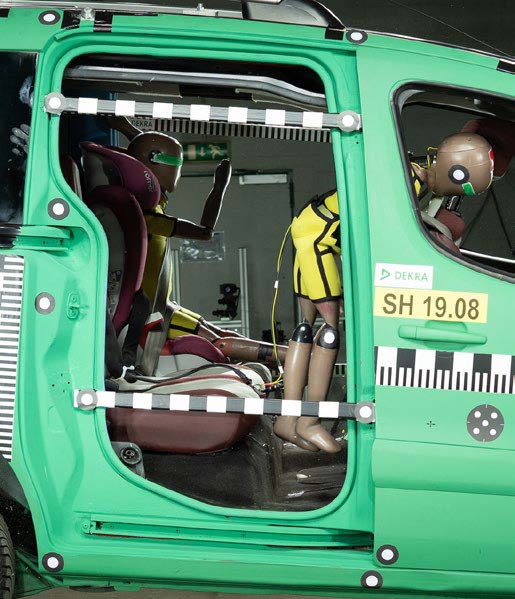 Crashtest Seat belts