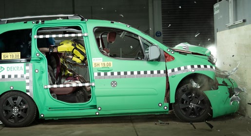 DEKRA Crashtest seat belt