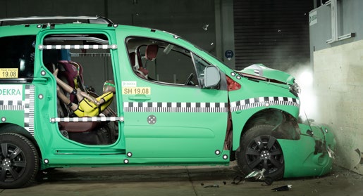DEKRA Crashtest seat belt