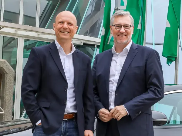 DEKRA CEO Zurkiewicz (left) and Chairman of Supervisory Board Kölbl (right) Generational change in the boardroom