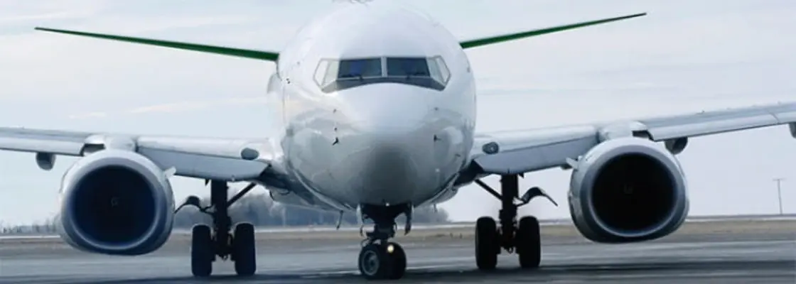 Samolot na pasie startowym. Audyt i certyfikacja w lotnictwie i kosmonautyce.