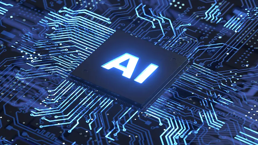 Odwórcona kobieta patrząca na statystyki cyber Odwórcona kobieta patrząca na statystyki cyber