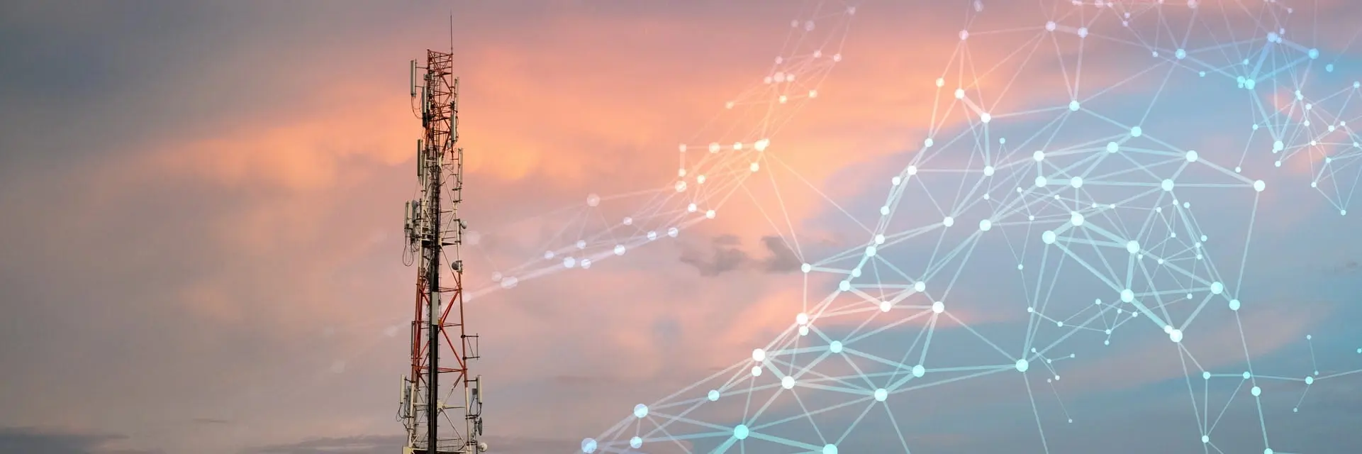 Wieża telekomunikacyjna na tle nieba z graficzną siatką połączeń symbolizującą sieć cyfrową