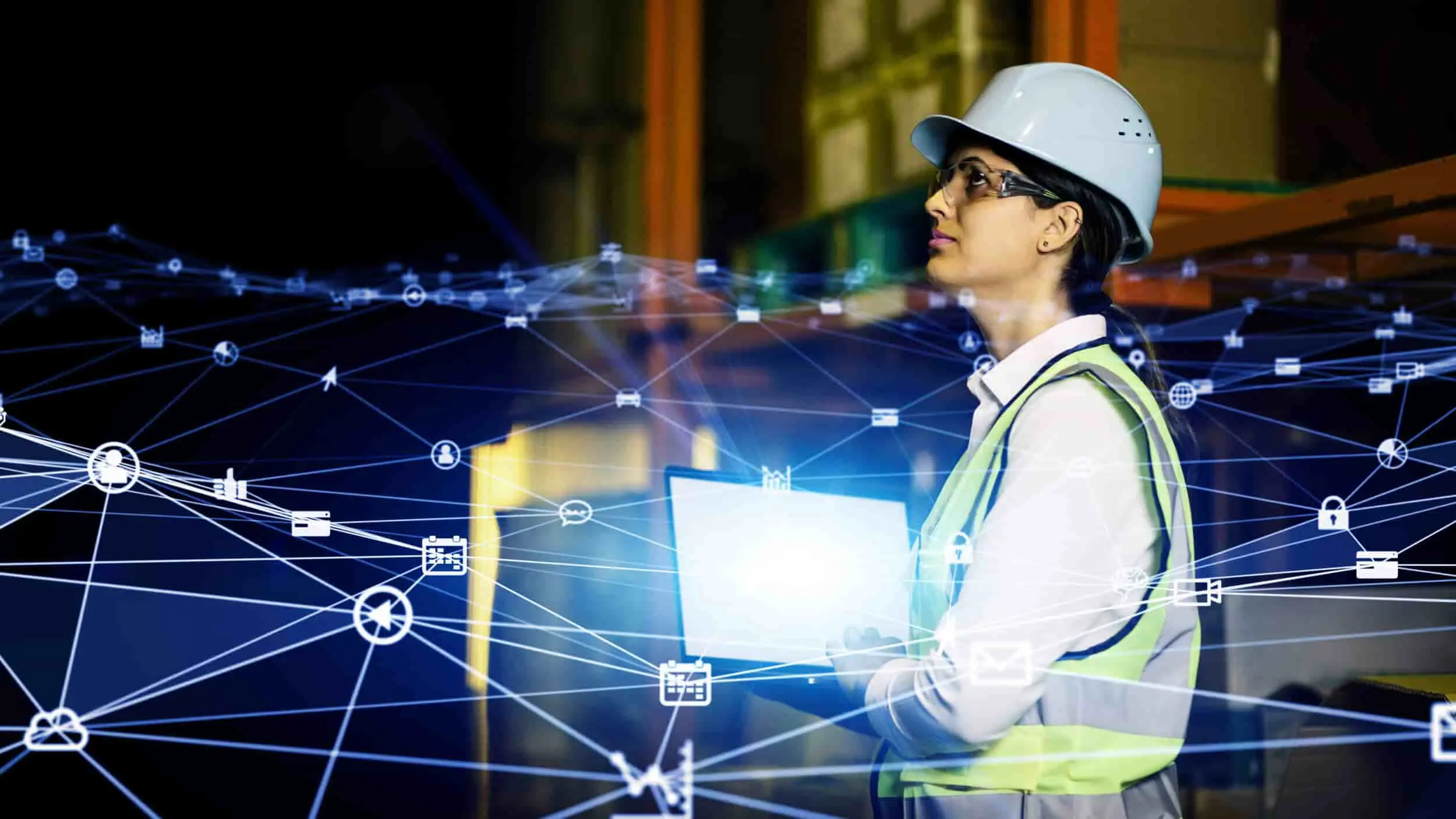 Pracownica z laptopem w wizualizacji połączeń sieciowych, testowanie sieci telekomunikacyjnych i infrastruktury usług