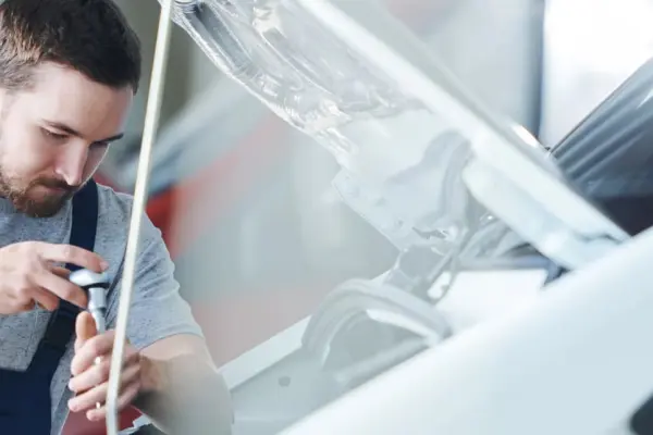 Technik wykonujący kontrolę techniczną pojazdu - testy zgodności w ramach procesu homologacji i zatwierdzenia typu Technik wykonujący kontrolę techniczną pojazdu - testy zgodności w ramach procesu homologacji i zatwierdzenia typu