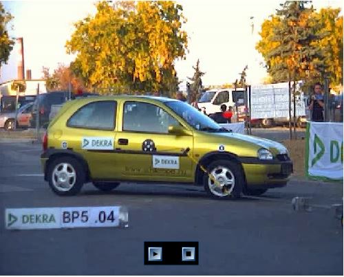 Ütközés motorkerékpárral autónak 2