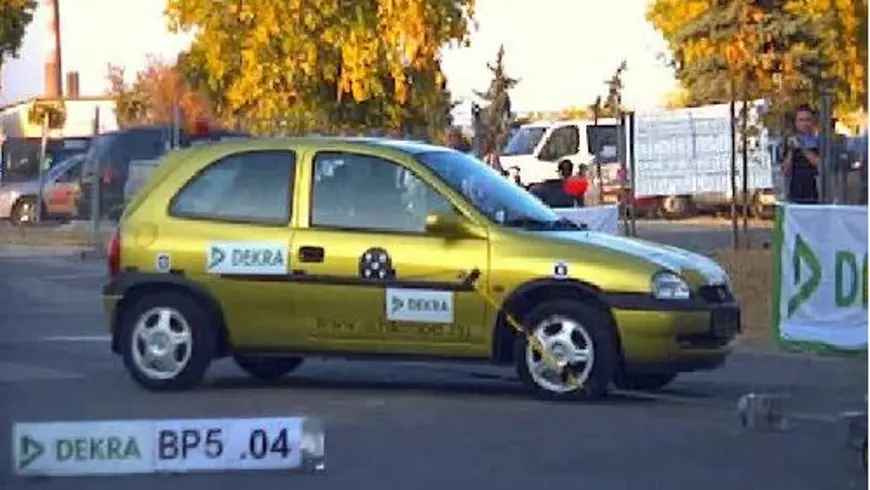 Ütközés motorkerékpárral autónak 2