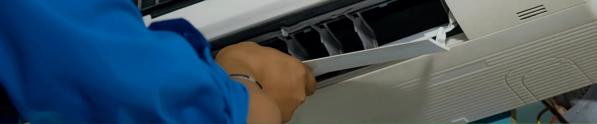 Hűtő-, klíma- és hőszivattyú berendezés-szerelő