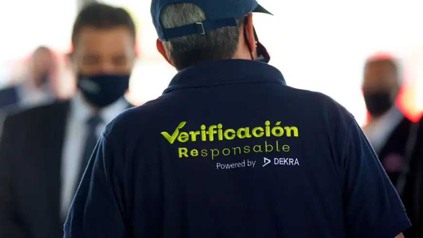 Man in Verficacion Responable polo