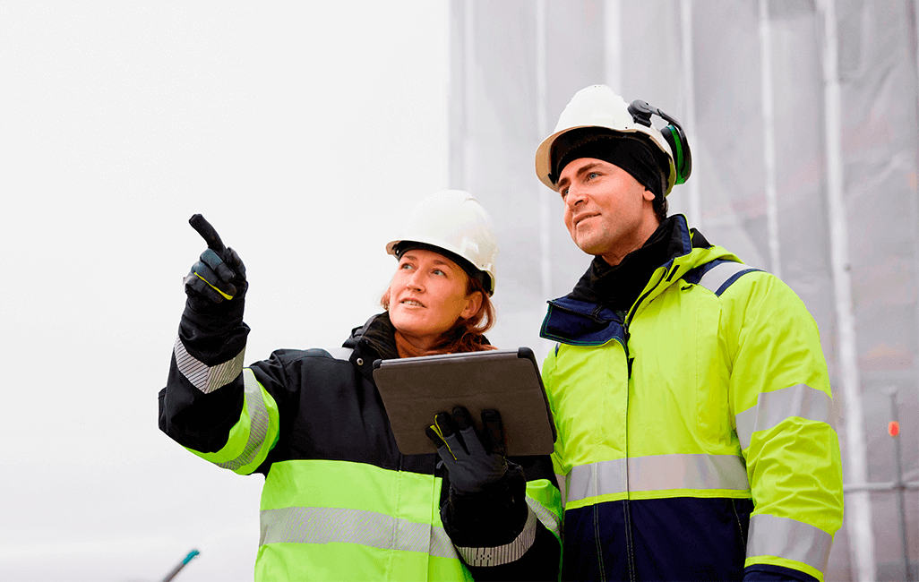 DEKRAn auditoijat suorittamassa ISO 9001 auditointia.