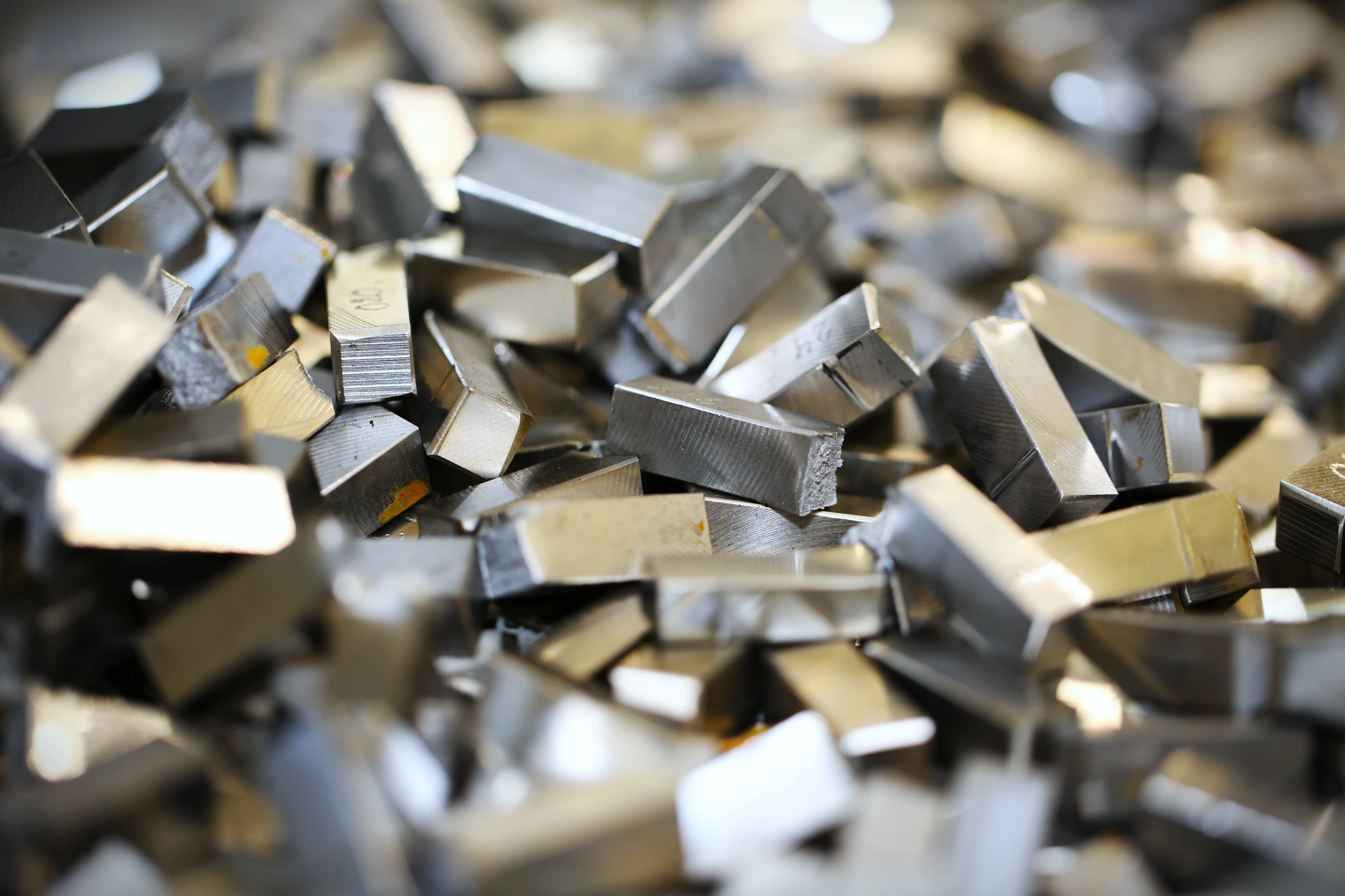 Metallisia koepaloja materiaalilaboratoriossa