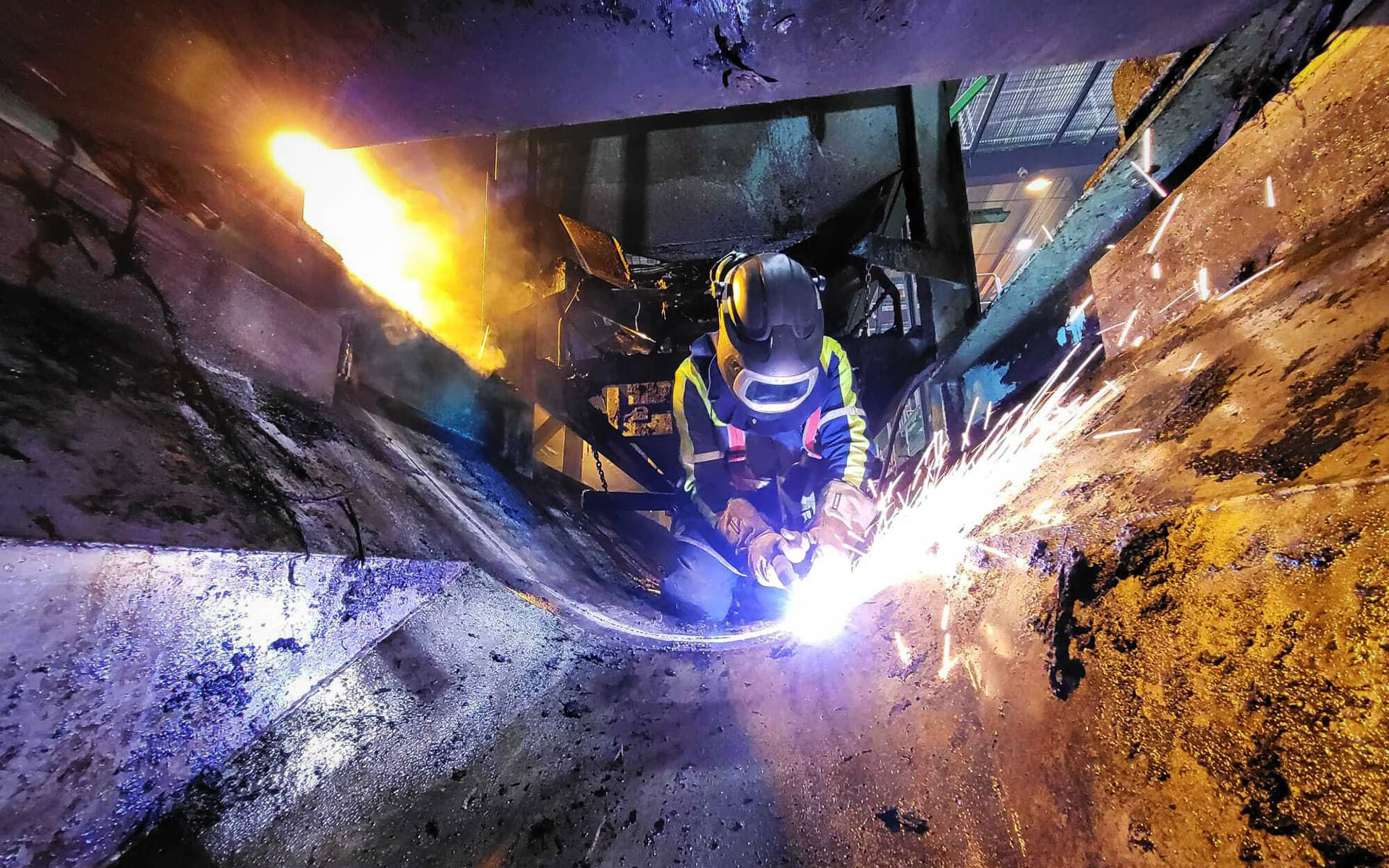 peswin-työntekijä-teollisuuden-kunnossapito