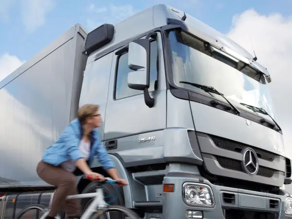 Daimler, Abbiegeassistent, Lkw